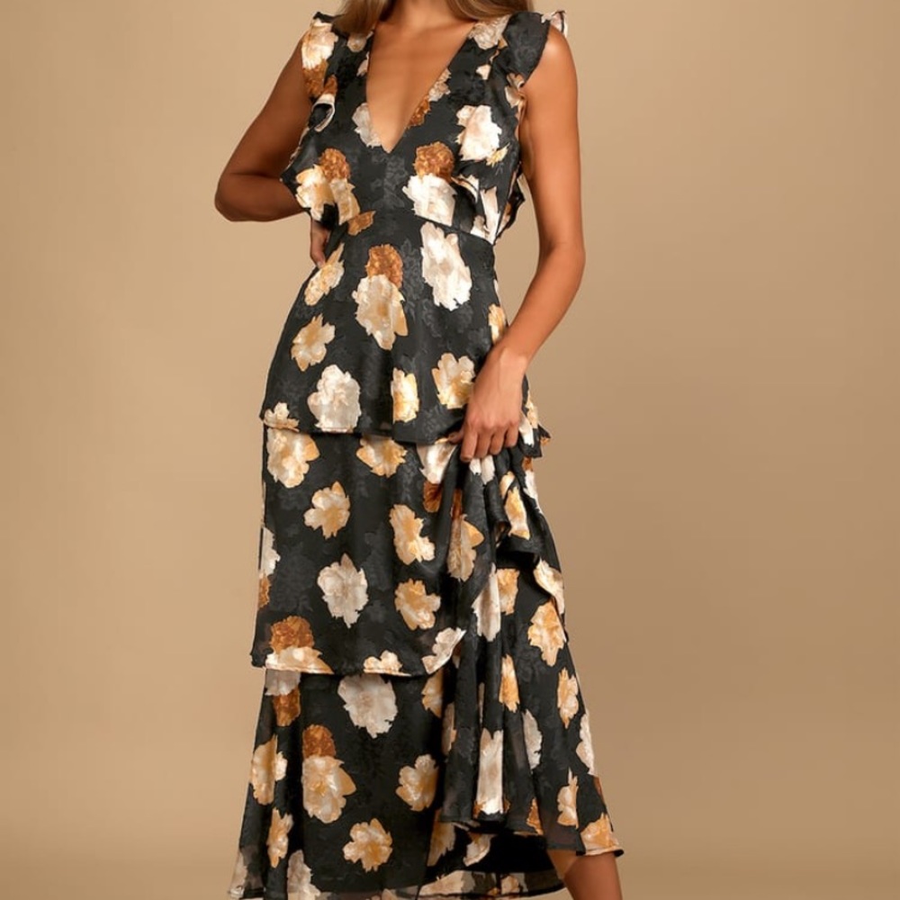 Lulu’s cocktail dress, size L, worn once to a wedding. Amazing details!
